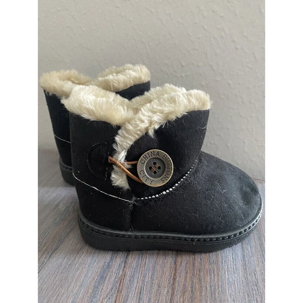 China Buttons City fuzzy Winter Pull on boots Black size 22 / 6 US baby boy girl